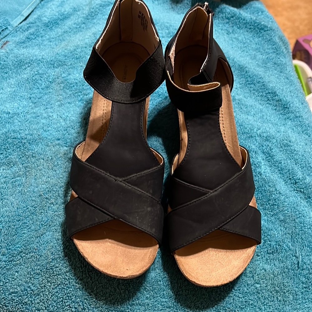 Black wedges size 9